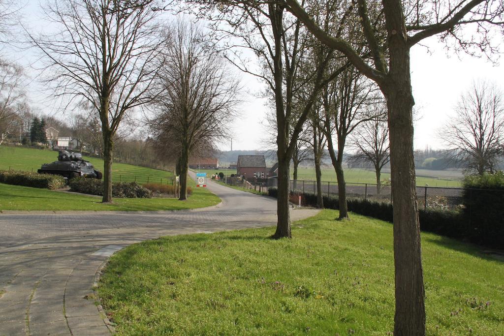 Hotel De Volksabdij Ossendrecht Bagian luar foto