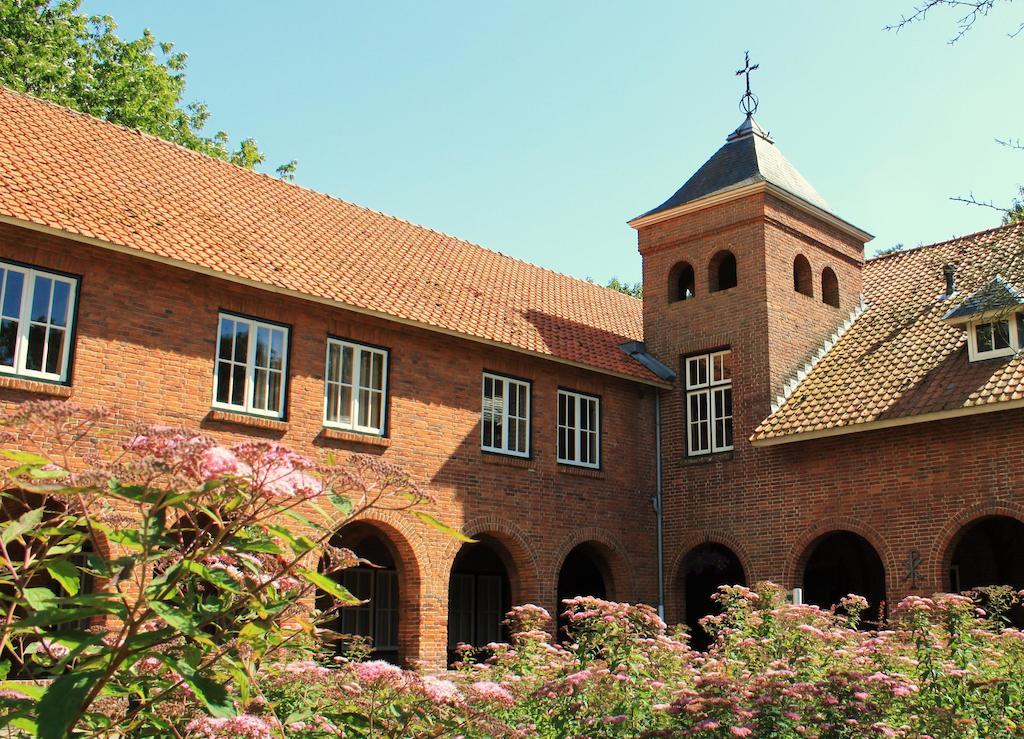 Hotel De Volksabdij Ossendrecht Bagian luar foto