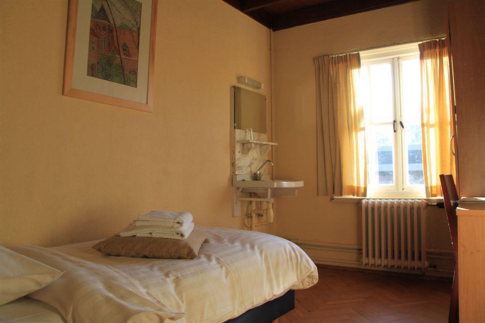 Hotel De Volksabdij Ossendrecht Bagian luar foto