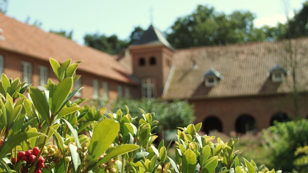 Hotel De Volksabdij Ossendrecht Bagian luar foto