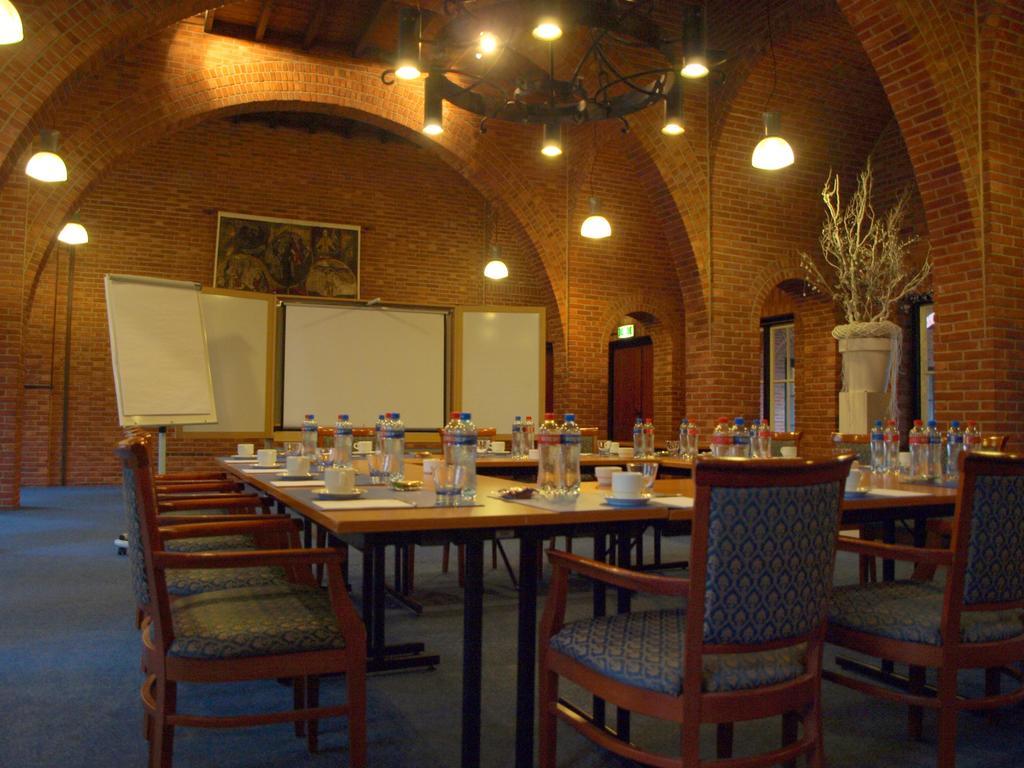 Hotel De Volksabdij Ossendrecht Bagian luar foto