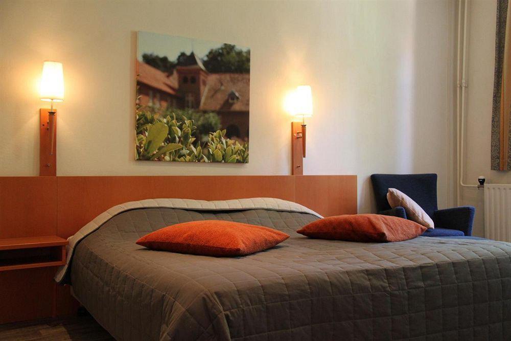 Hotel De Volksabdij Ossendrecht Ruang foto