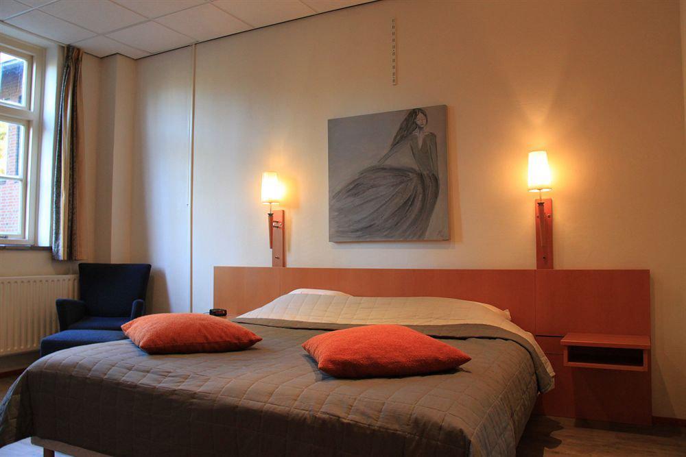 Hotel De Volksabdij Ossendrecht Bagian luar foto